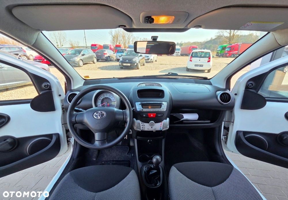 Toyota Aygo - 10
