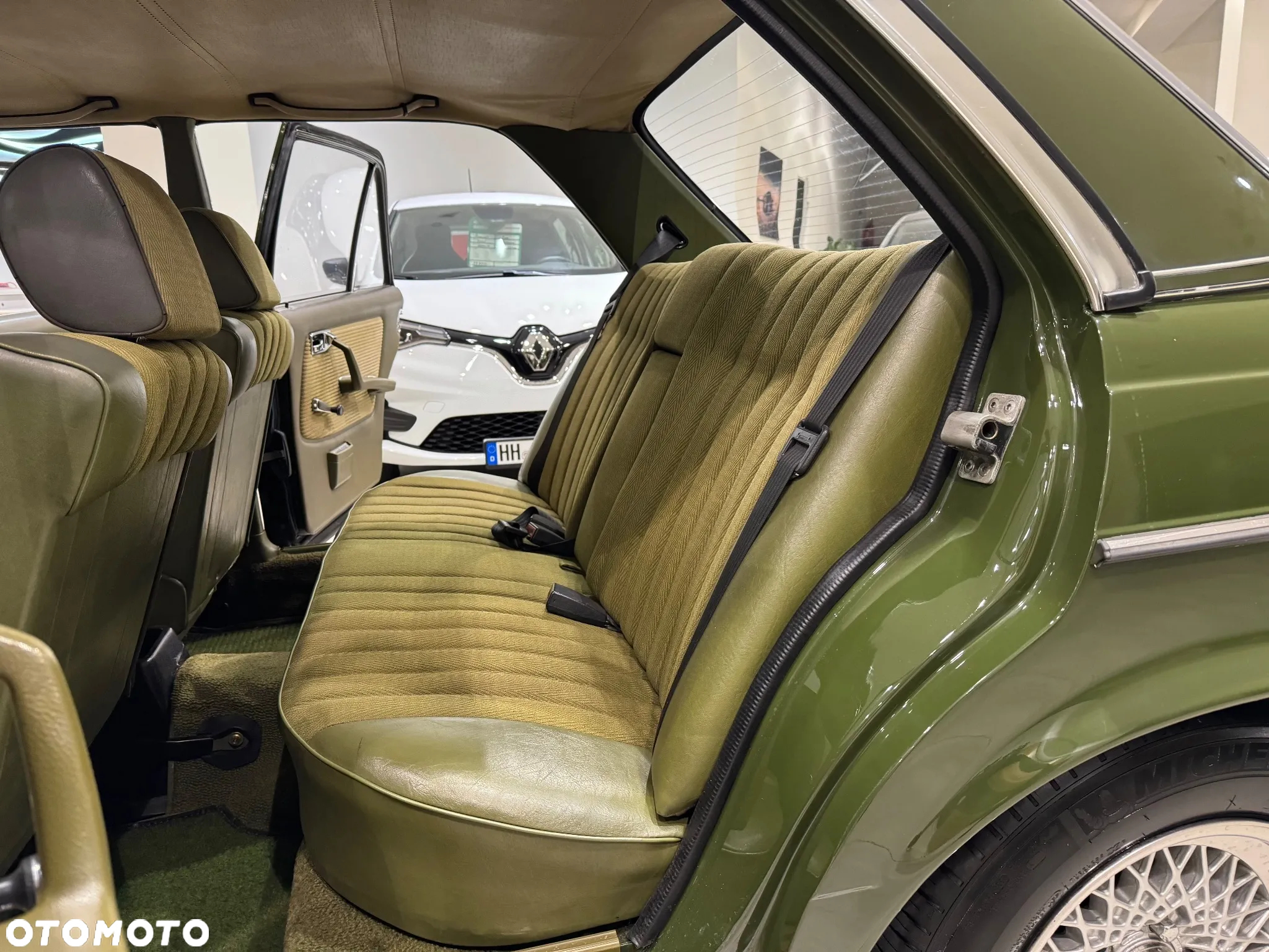 Mercedes-Benz W123 - 23