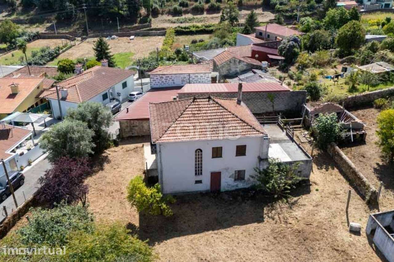 Moradia T8 para recuperação + Terrenos| 17.835 m2 | Alvarelhos, Tro...