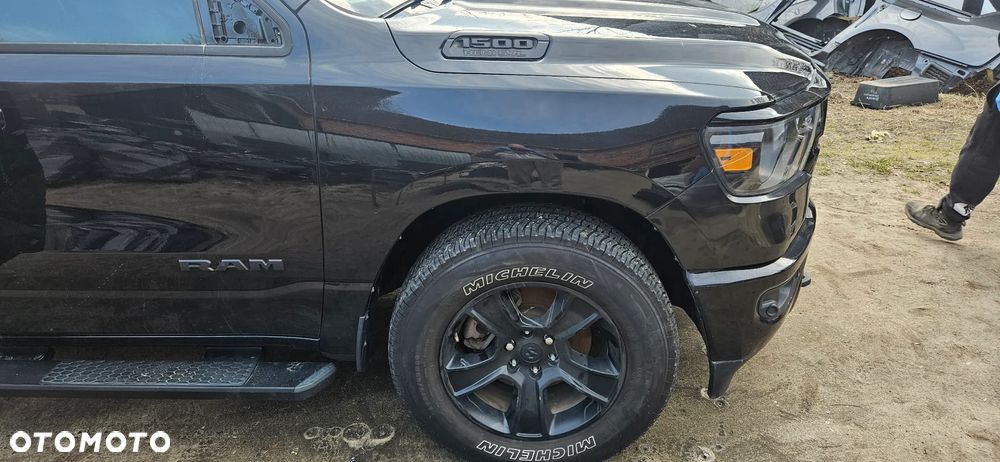 RAM 1500 V 5 2019- Big Horn 5.7 HEMI KOLOR PXJ Kompletny przód Maska Zderzak Reflektor Lampa Błotnik Pas Wzmocnienie czołowe chłodnice Komplet chłodnic z wentylatorem Listwa Maskownica - 9