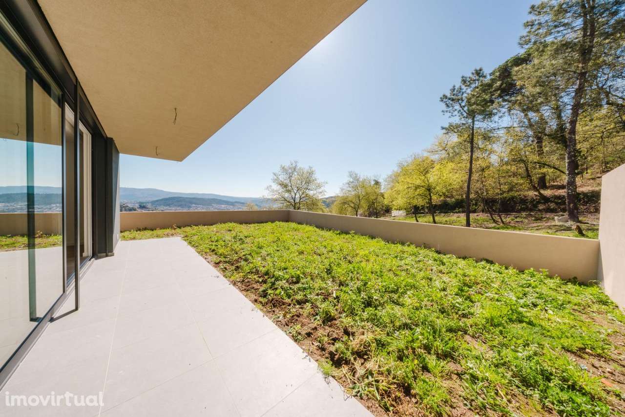 Moradia T3 com 3 Suites, Garagem e Jardim | Póvoa de Lanhoso - Grande imagem: 3/35