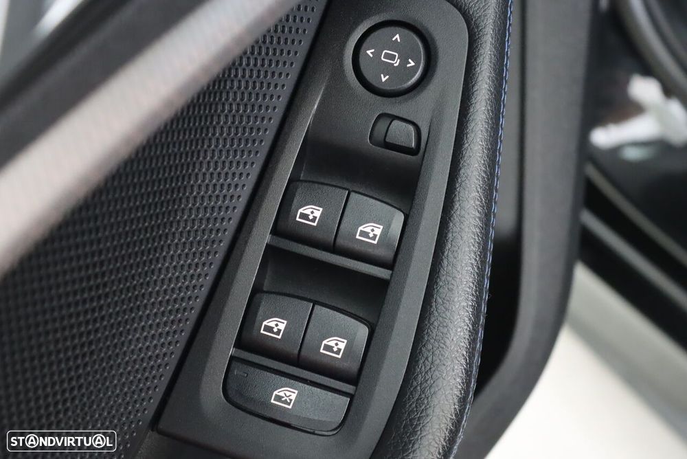 BMW 116 d Pack Desportivo M Auto - 17