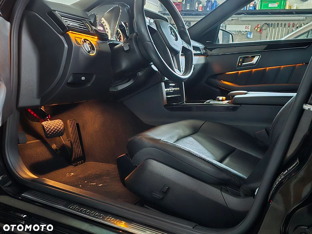 Mercedes-Benz Klasa E 200 CGI BlueEFFICIENCY 7G-TRONIC Avantgarde - 38