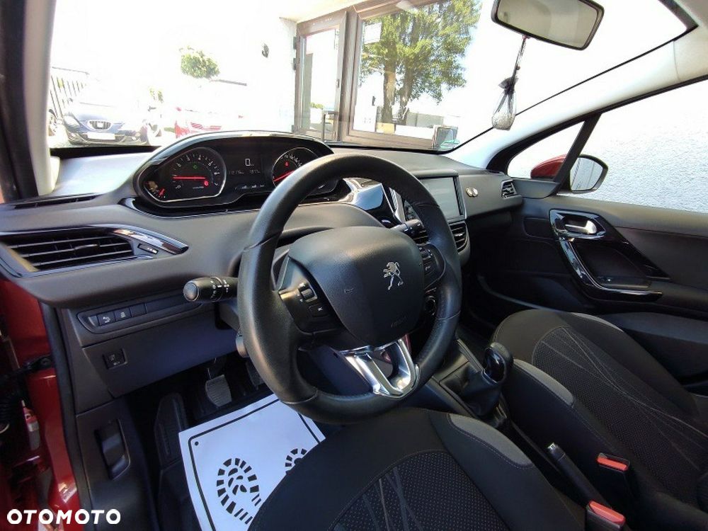 Peugeot 208 - 10