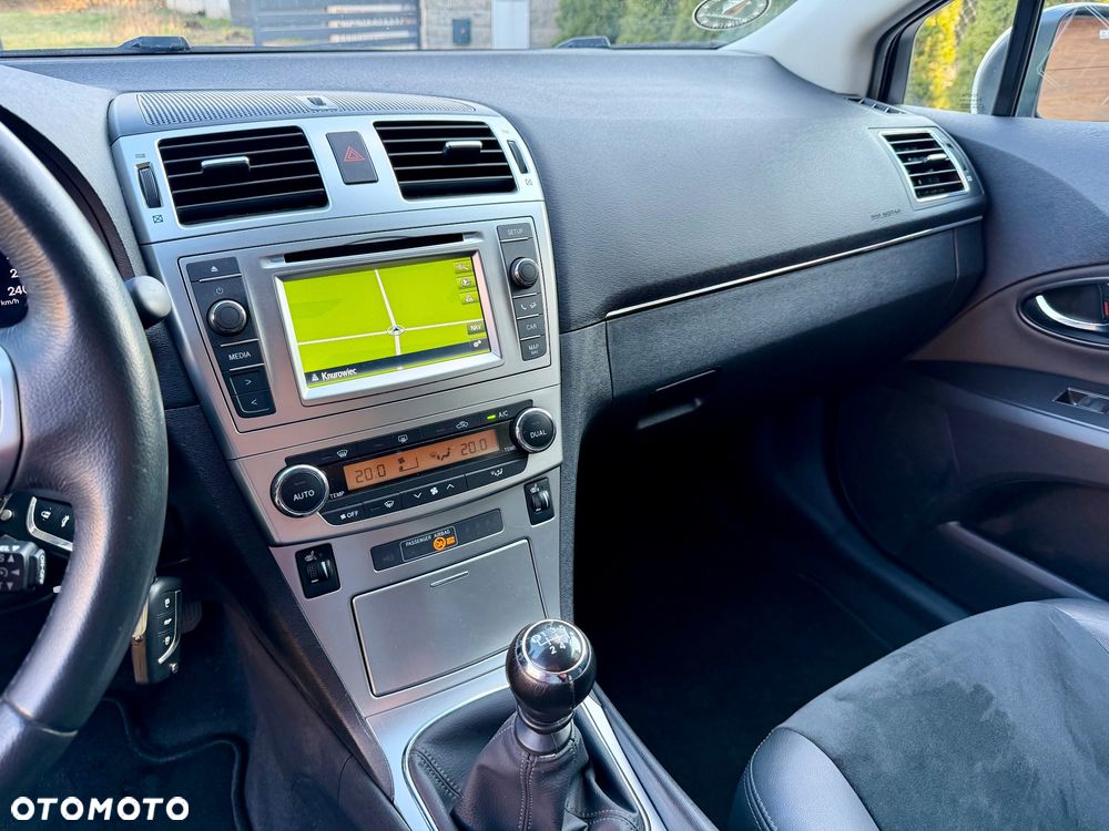 Toyota Avensis 1.8 Sol NAVI - 23