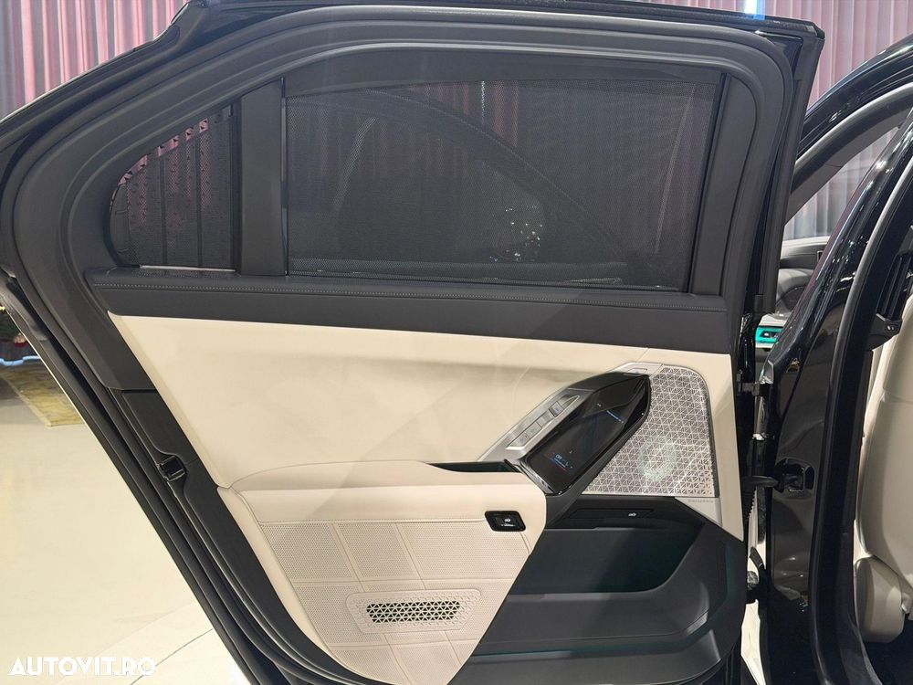 BMW Seria 7 740d xDrive MHEV - 26