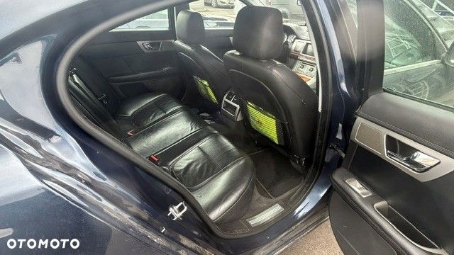 Jaguar XF 2.7 V6 D Luxury - 4