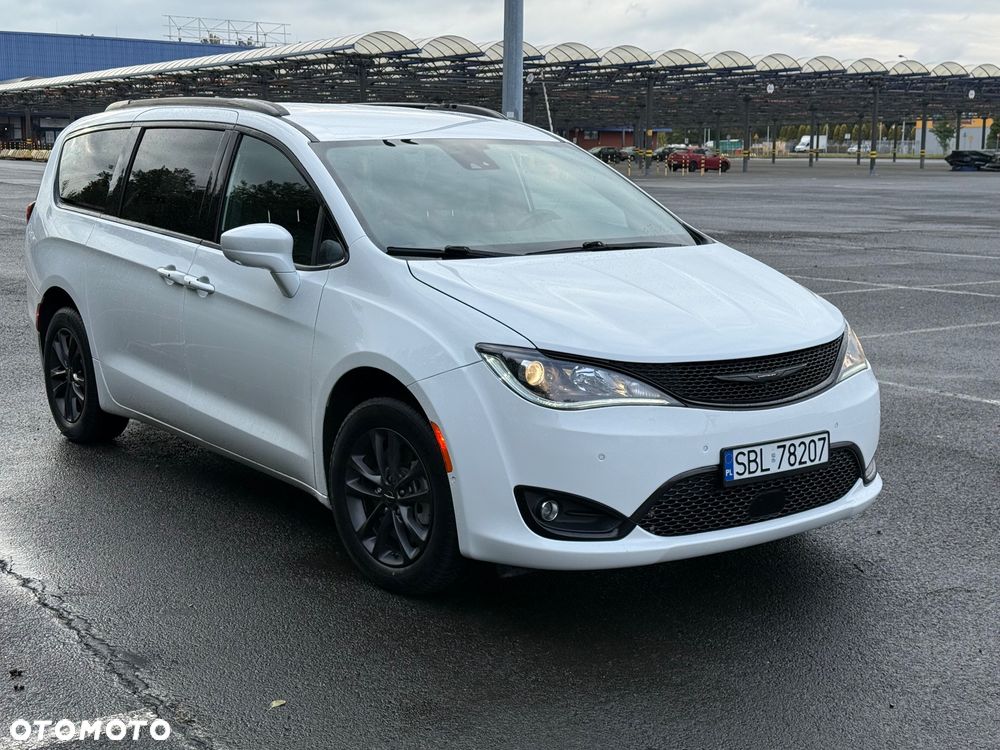 Chrysler Pacifica - 6