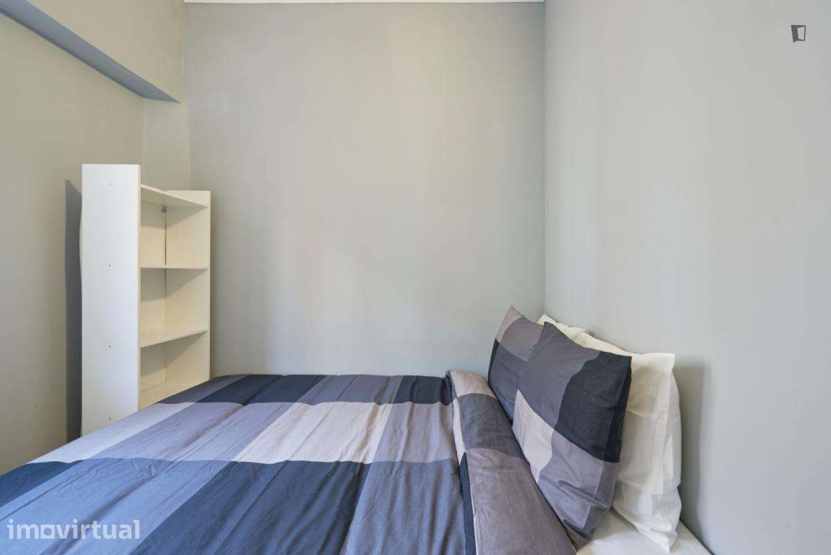 Quarto - localizado em Benfica Lisbon - Grande imagem: 2/23