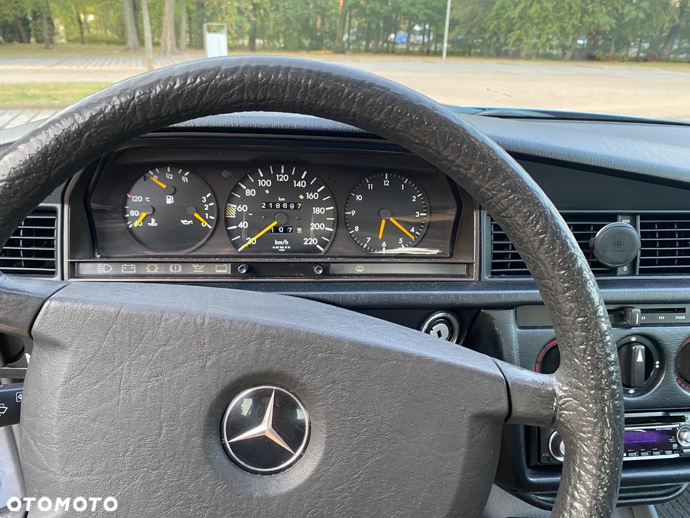 Mercedes-Benz W201 (190) - 21
