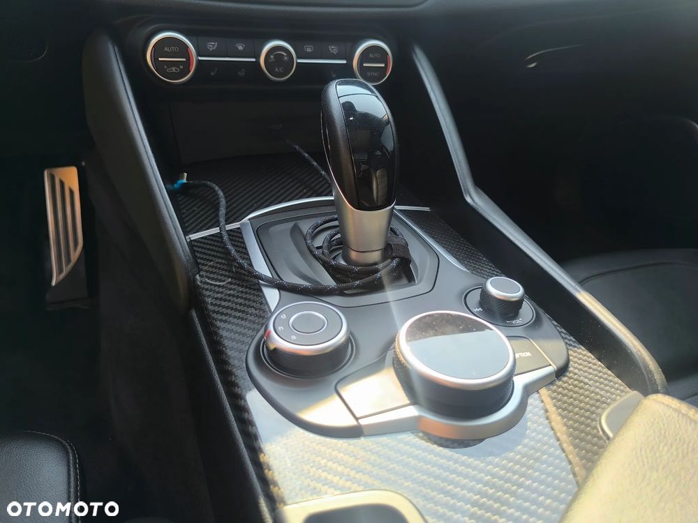 Alfa Romeo Giulia 2.0 Turbo 16V AT8-Q4 Ti - 21