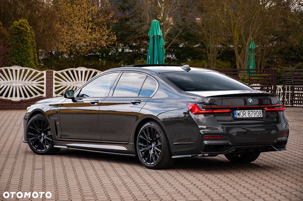 BMW Seria 7 745e - 6