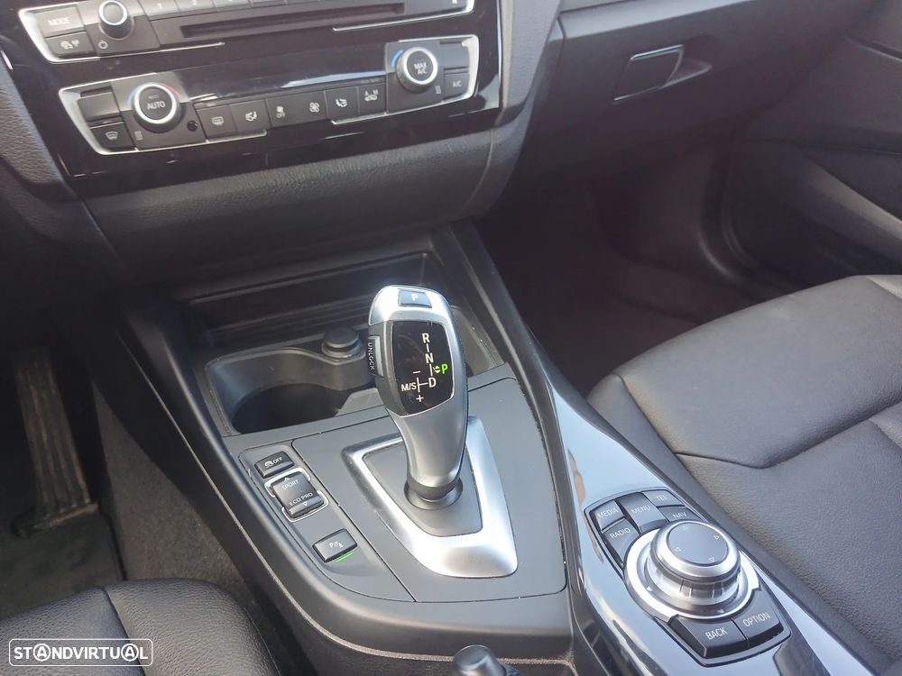 BMW 116 d Aut. Sport Line - 24