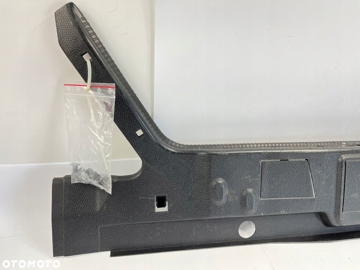 OSŁONA PASA TYLNEGO W BAGAŻNIKU MERCEDES W124 COUPE CABRIO 1246942325 - 6