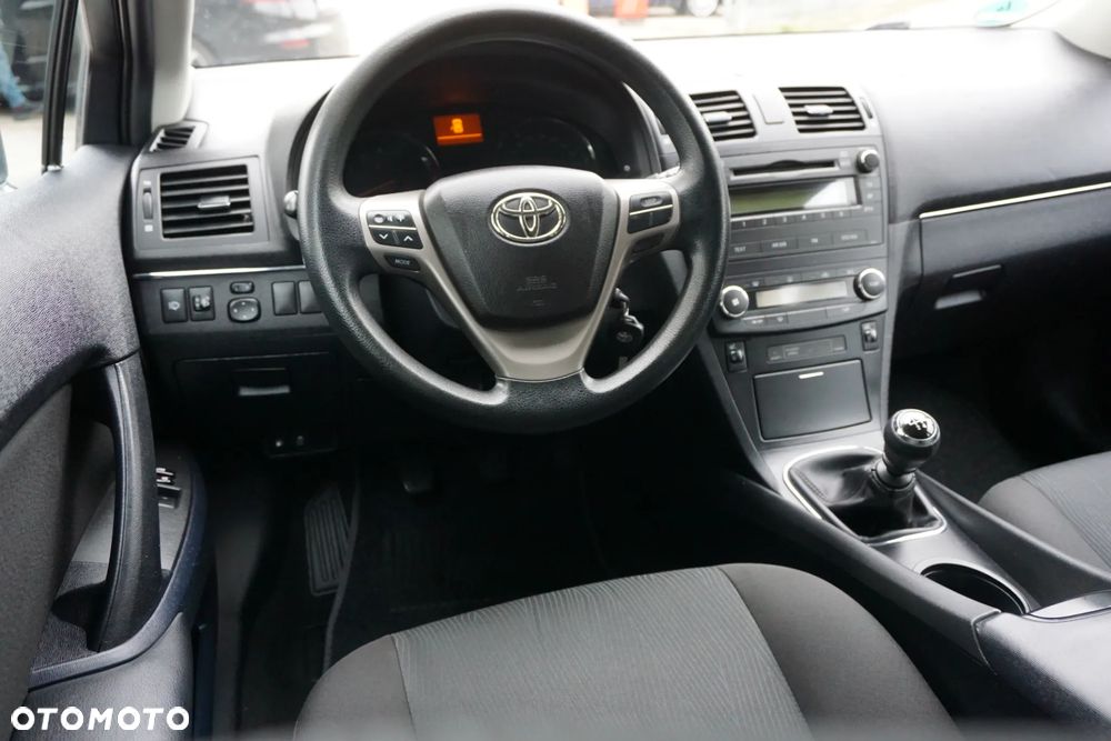 Toyota Avensis Combi 1.6 Comfort - 11