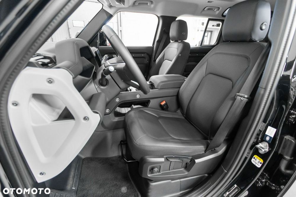 Land Rover Defender - 30