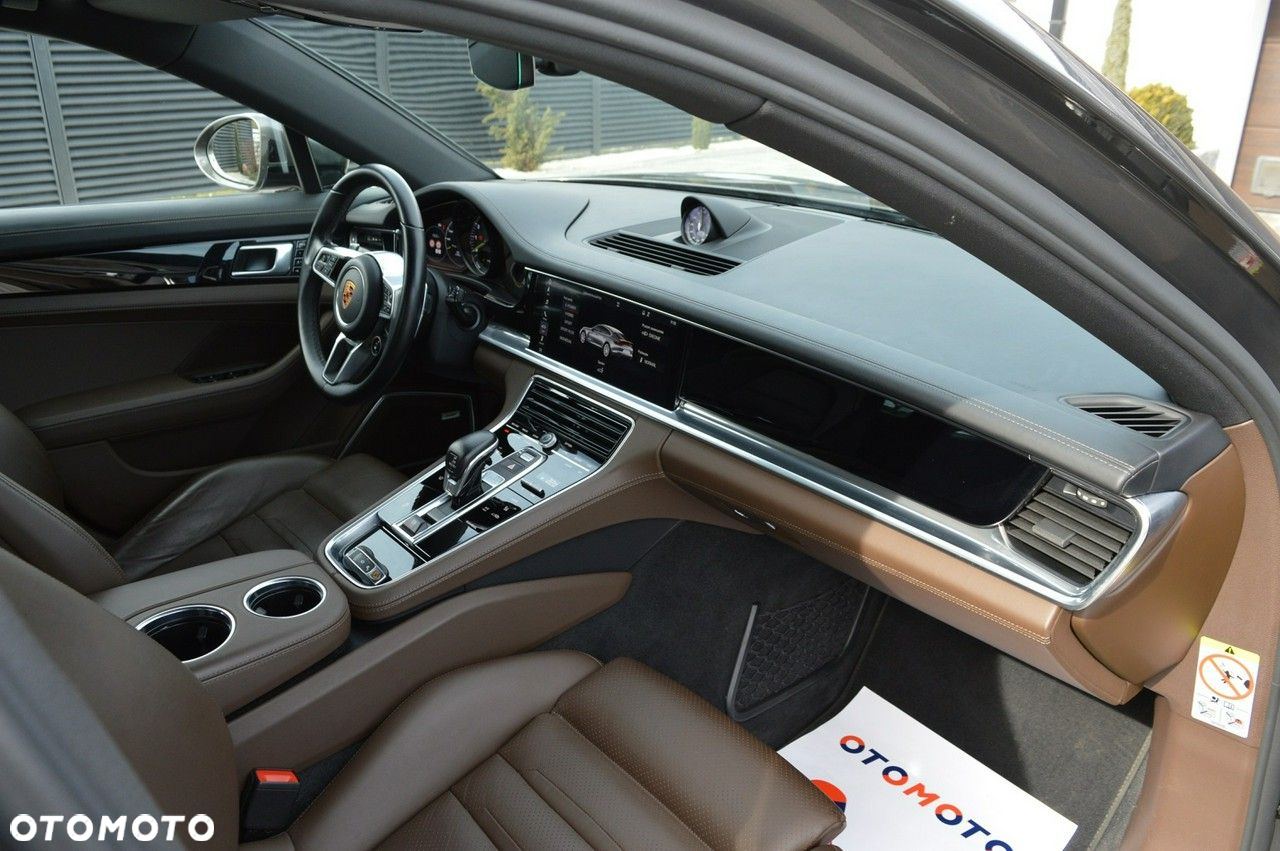 Porsche Panamera - 25