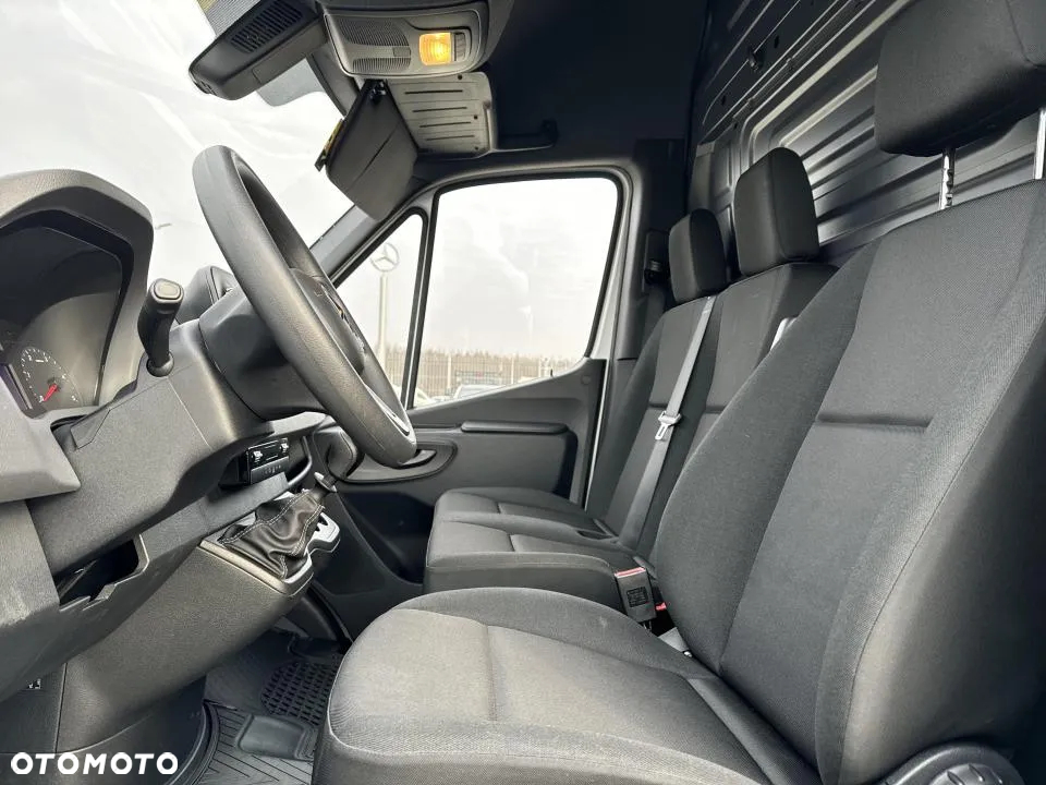 Mercedes-Benz Sprinter - 13