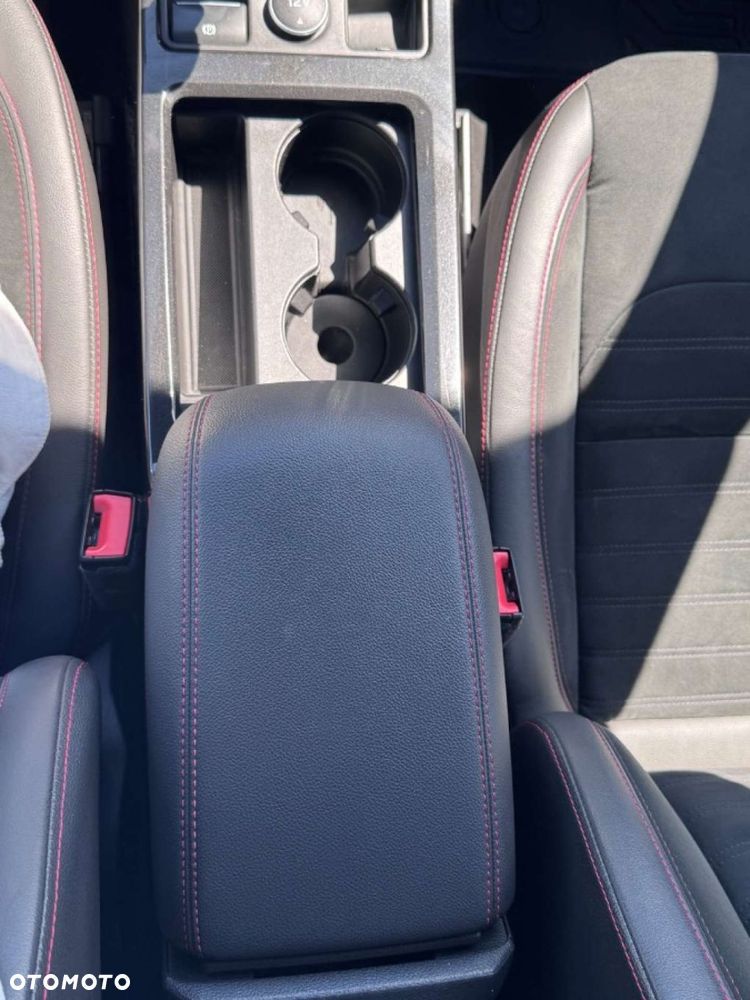 Ford Kuga - 25