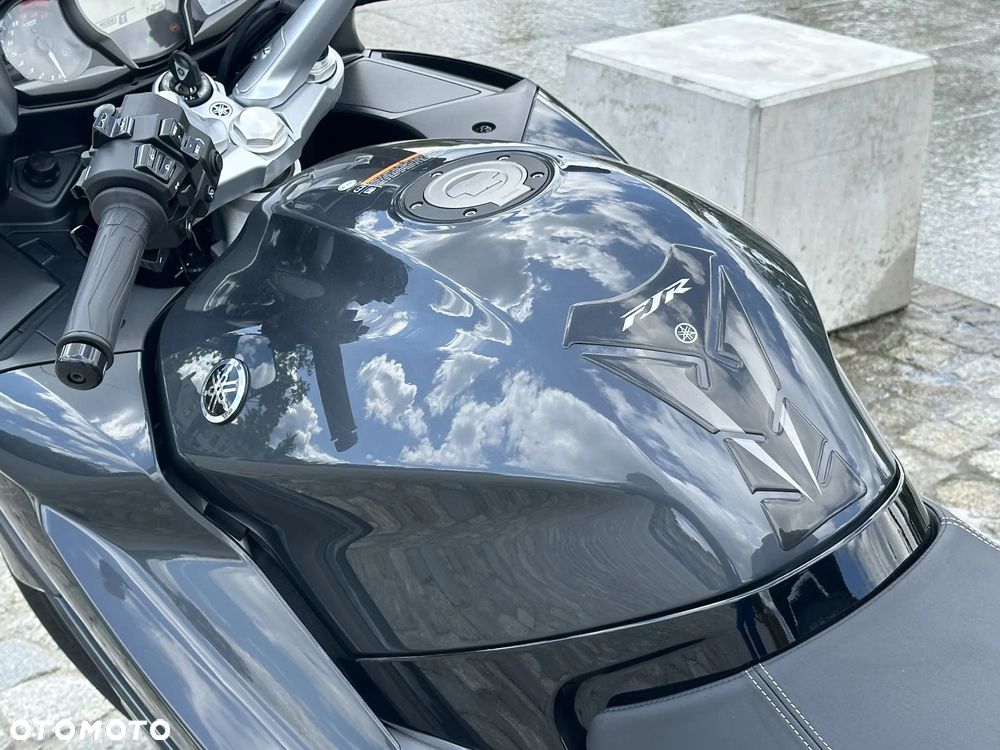 Yamaha FJR - 16