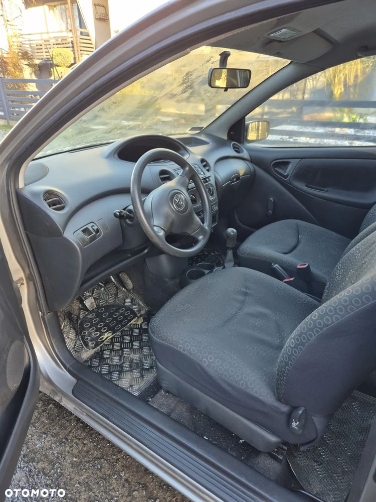 Toyota Yaris 1.0 Base - 13