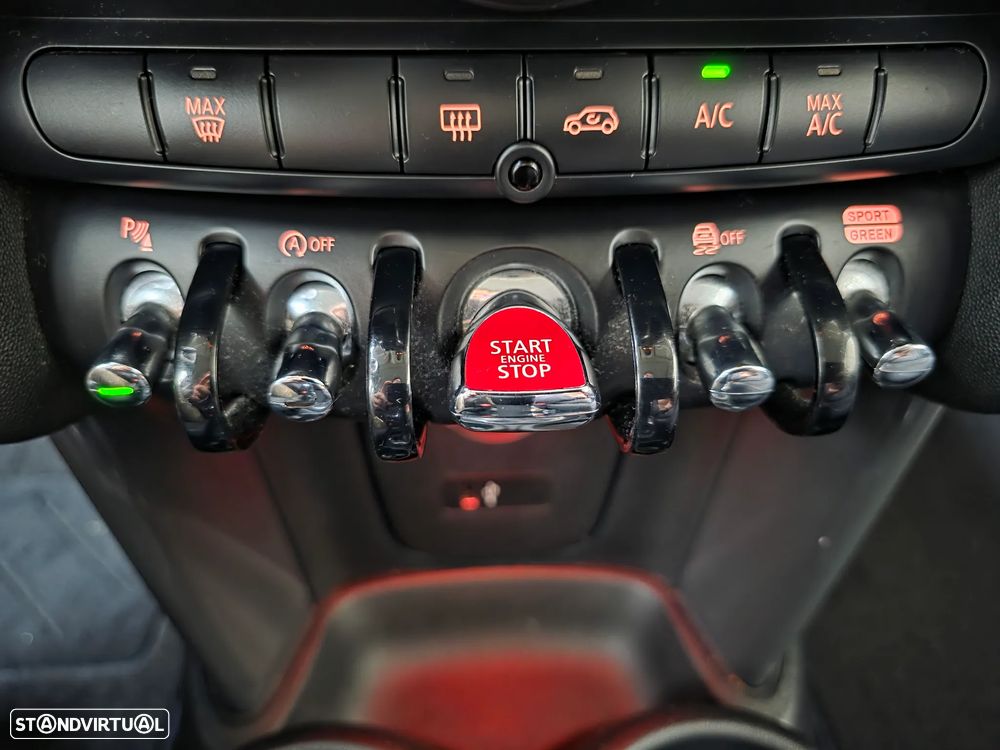 MINI 5 Portas Cooper D Auto - 44