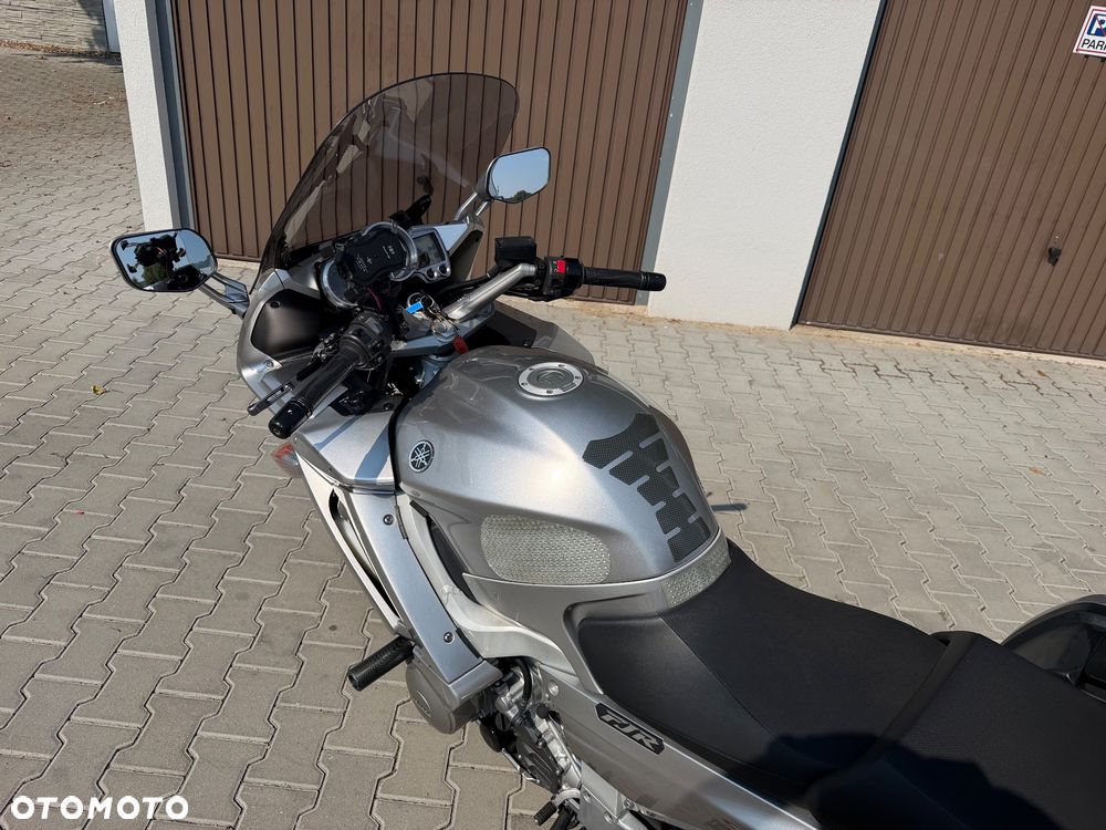 Yamaha FJR - 16
