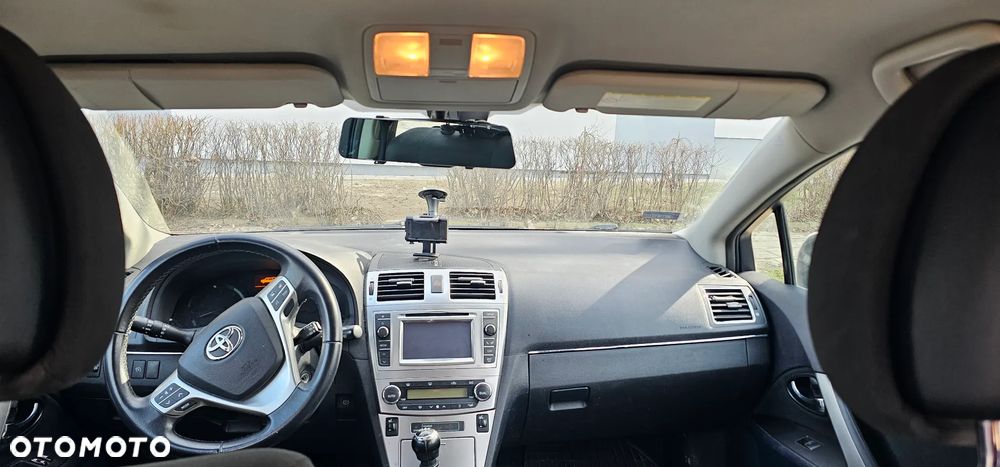 Toyota Avensis 2.0 D-4D Sol - 11