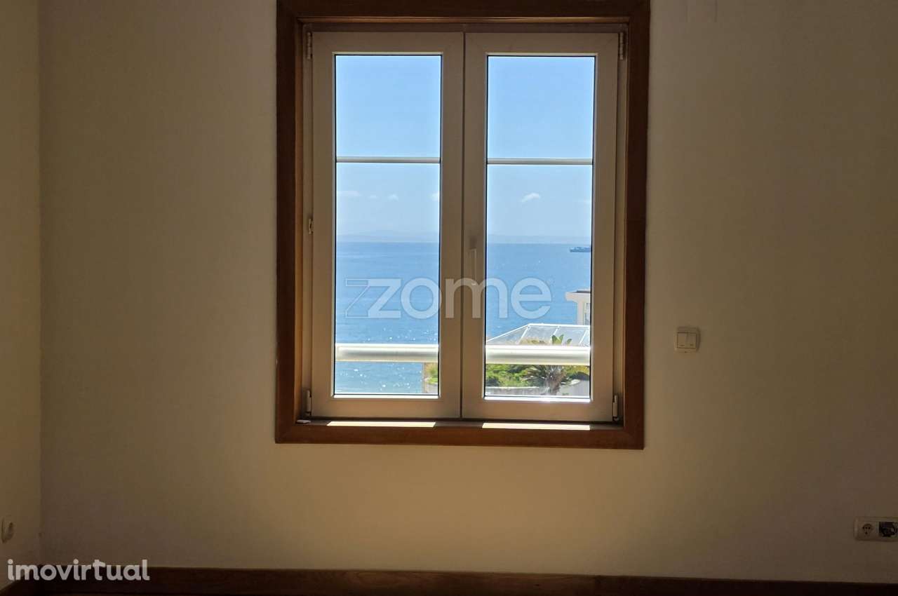 Luxo e Charme em 1.ª Linha de Mar | T2 com Garagem e Arrecadação - Grande imagem: 3/6