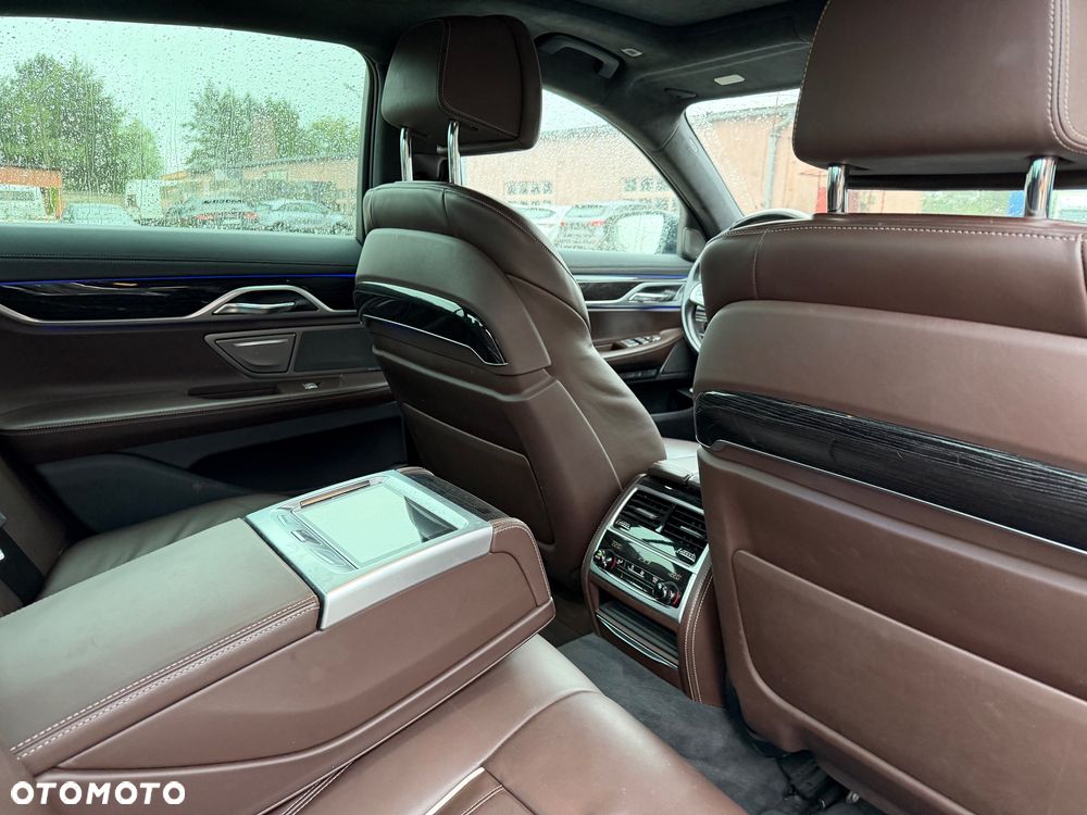 BMW Seria 7 740d xDrive - 24
