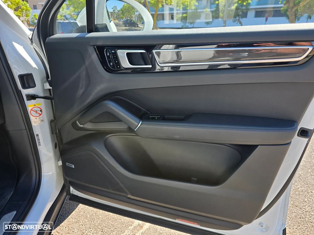 Porsche Cayenne Coupé E-Hybrid - 39