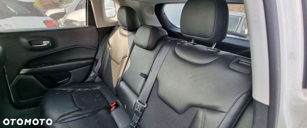 Jeep Compass - 10