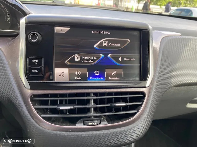 Peugeot 2008 1.2 PureTech Style - 8