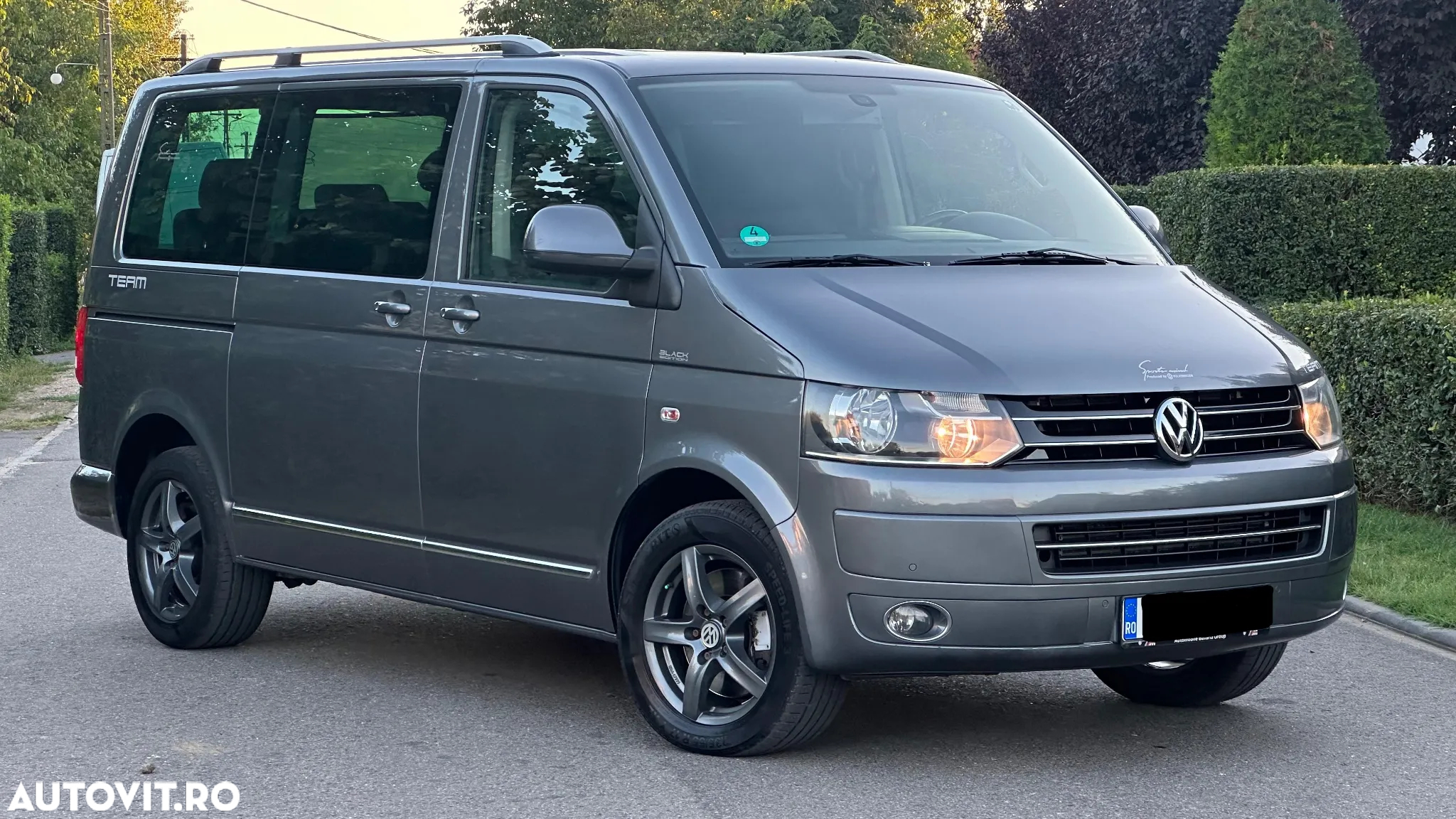 Volkswagen Multivan - 2