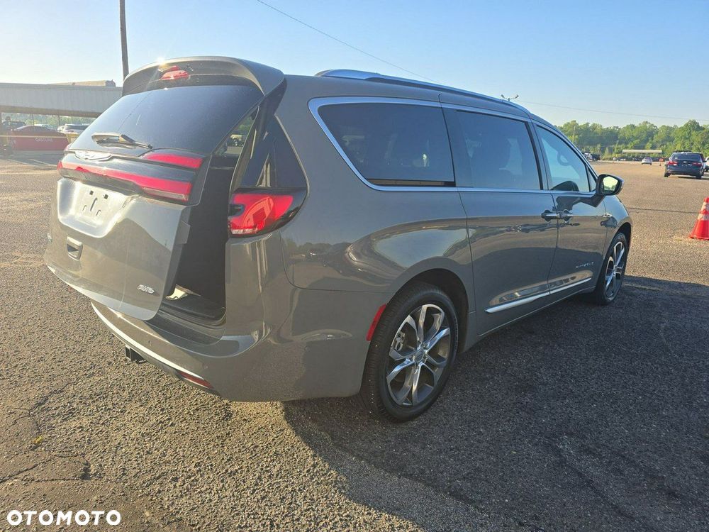 Chrysler Pacifica - 4