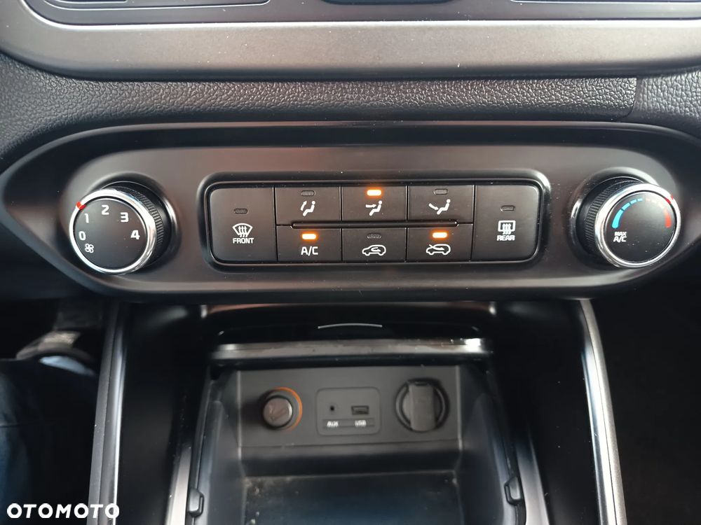 Kia Carens 1.6 GDI Fifa World Cup Edition - 25