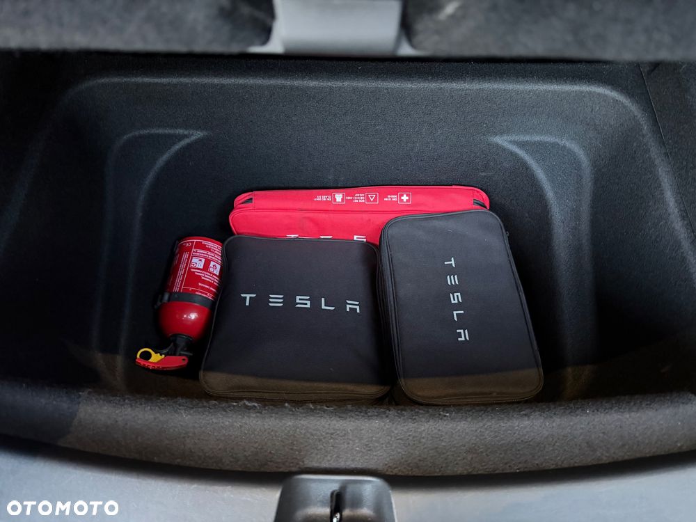 Tesla Model Y RWD - 10