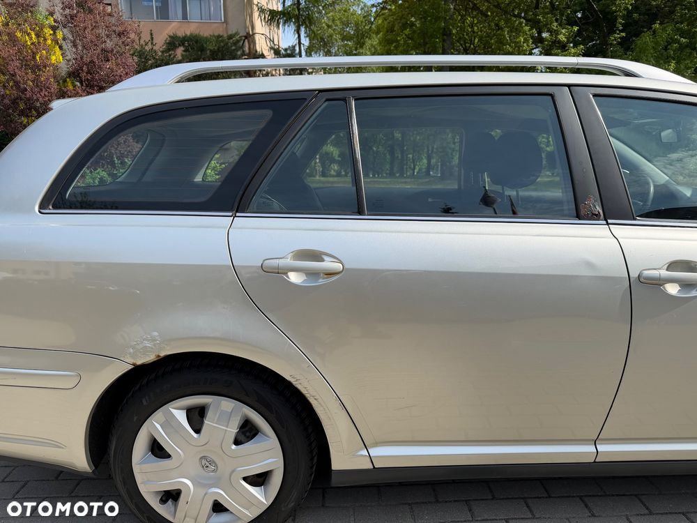Toyota Avensis - 14