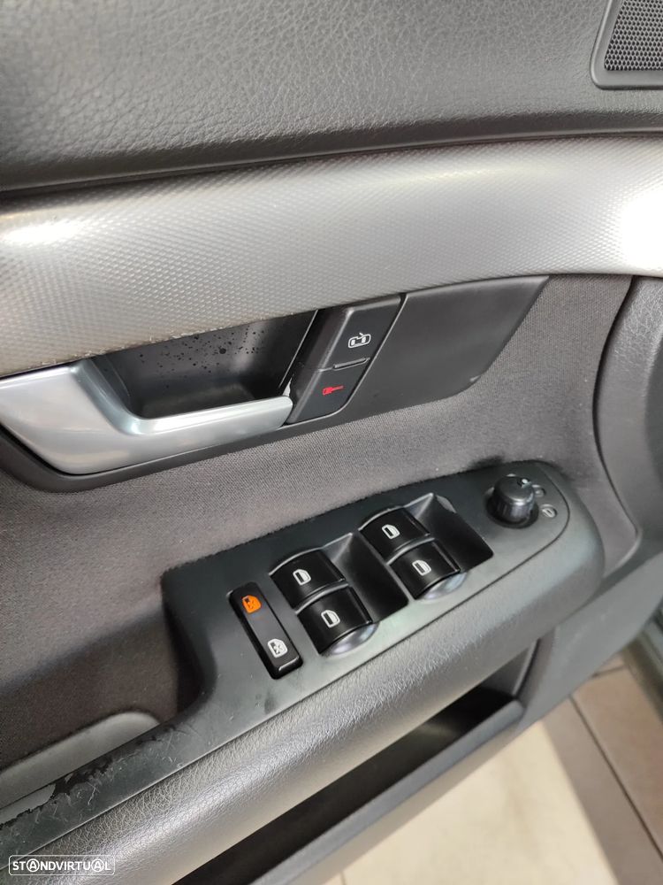 Audi A4 Avant 1.9 TDI m6 Exclusive - 25