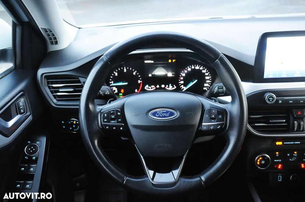 Ford Focus 1.5 TDCi Powershift Titanium - 9