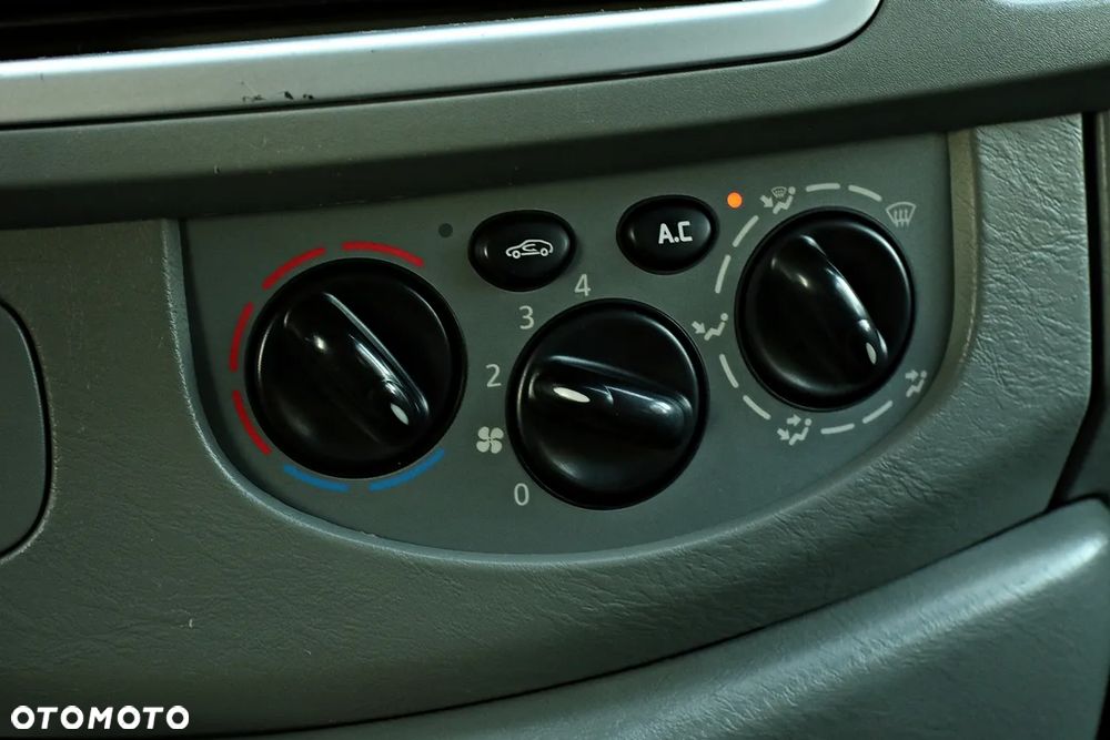 Opel Vivaro - 34