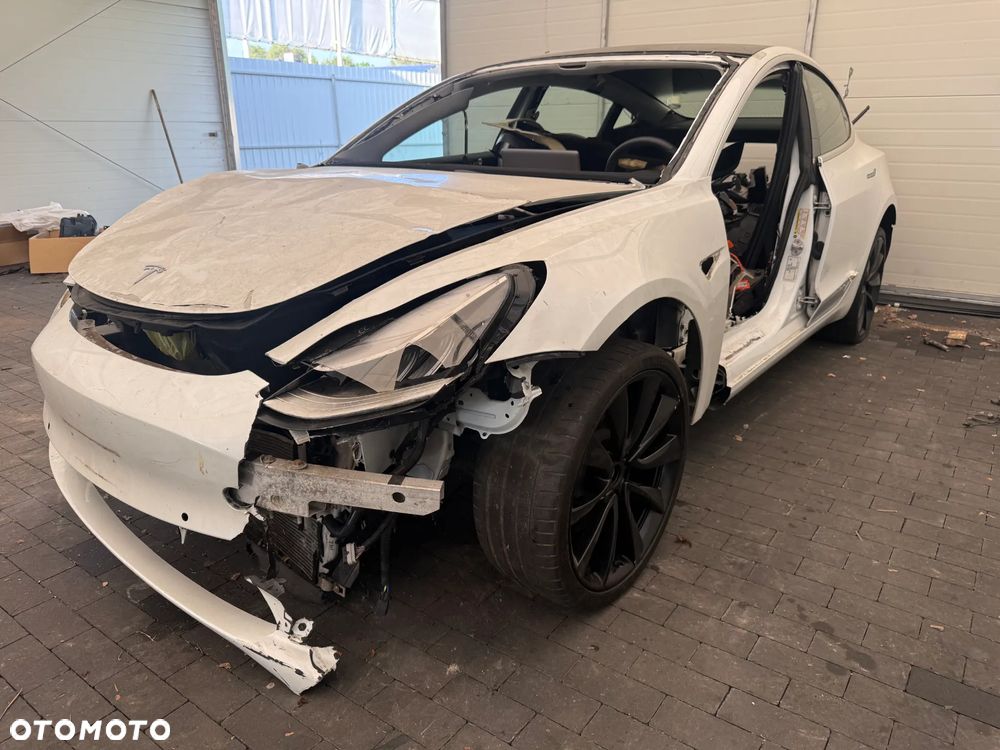 Tesla Model 3 Langstreckenbatterie Allradantrieb Dual Motor Performance - 5