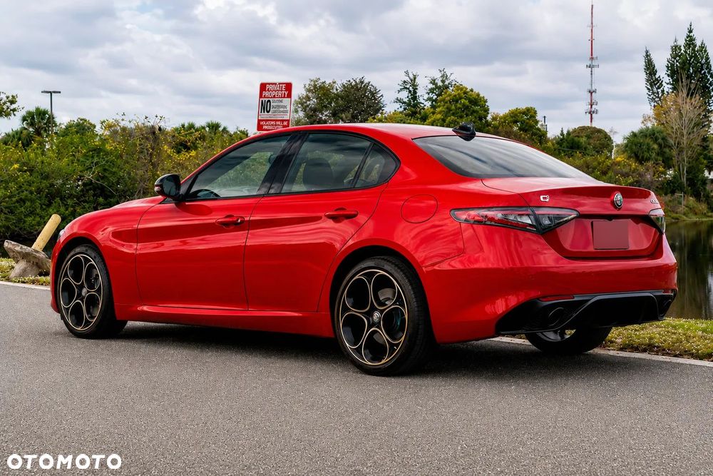 Alfa Romeo Giulia 2.0 Turbo 16V AT8-Q4 Tributo Italiano - 4