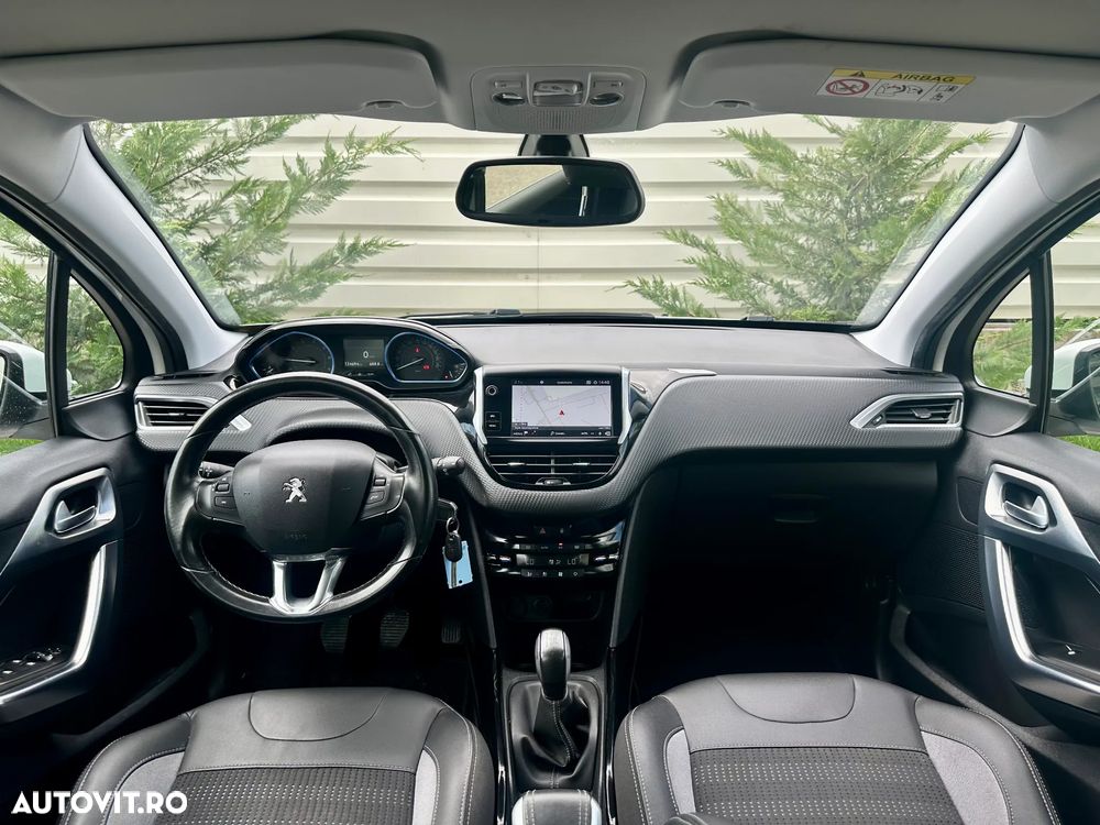 Peugeot 2008 - 8