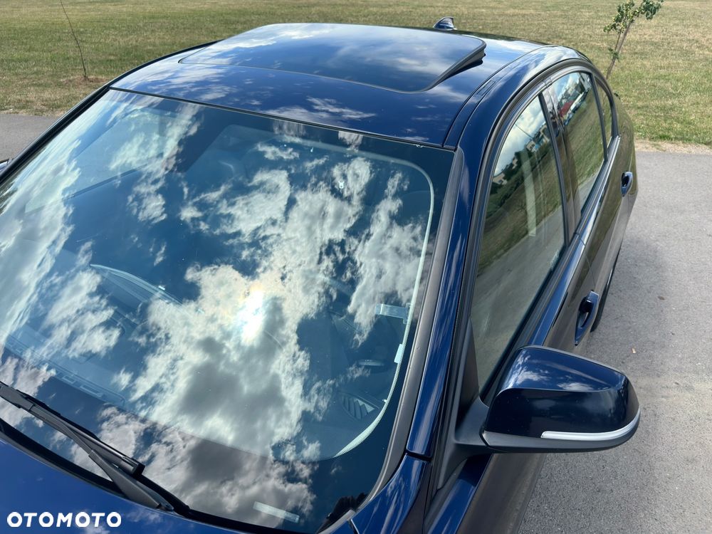 BMW Seria 3 320d Luxury Line - 13