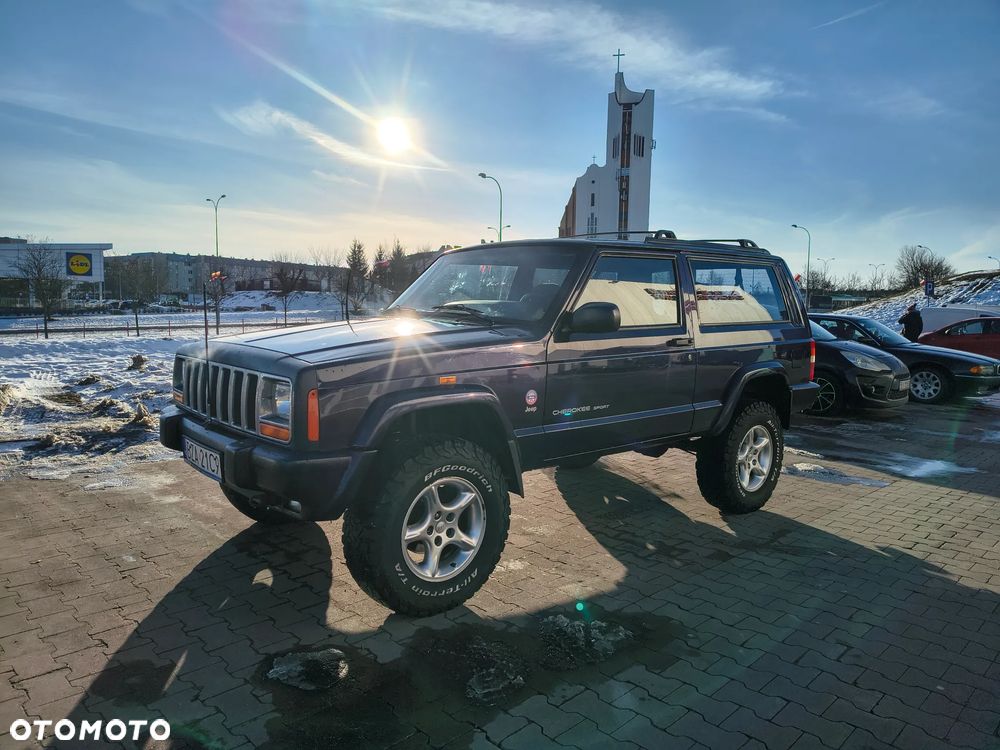 Jeep Cherokee - 4