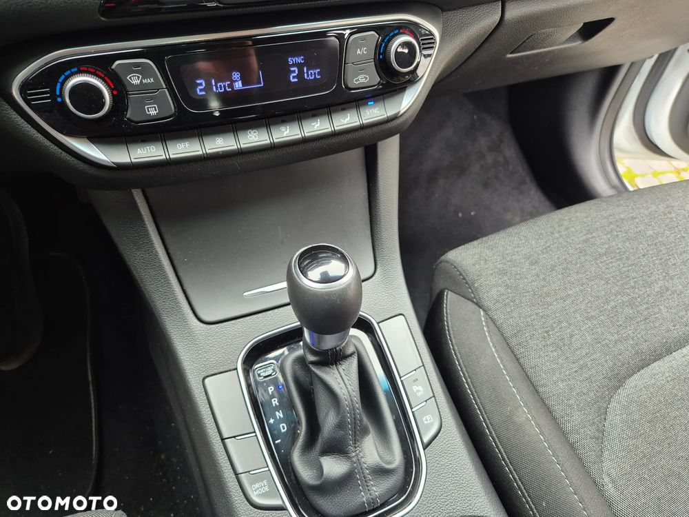 Hyundai i30 1.6 CRDI DCT Intro - 15