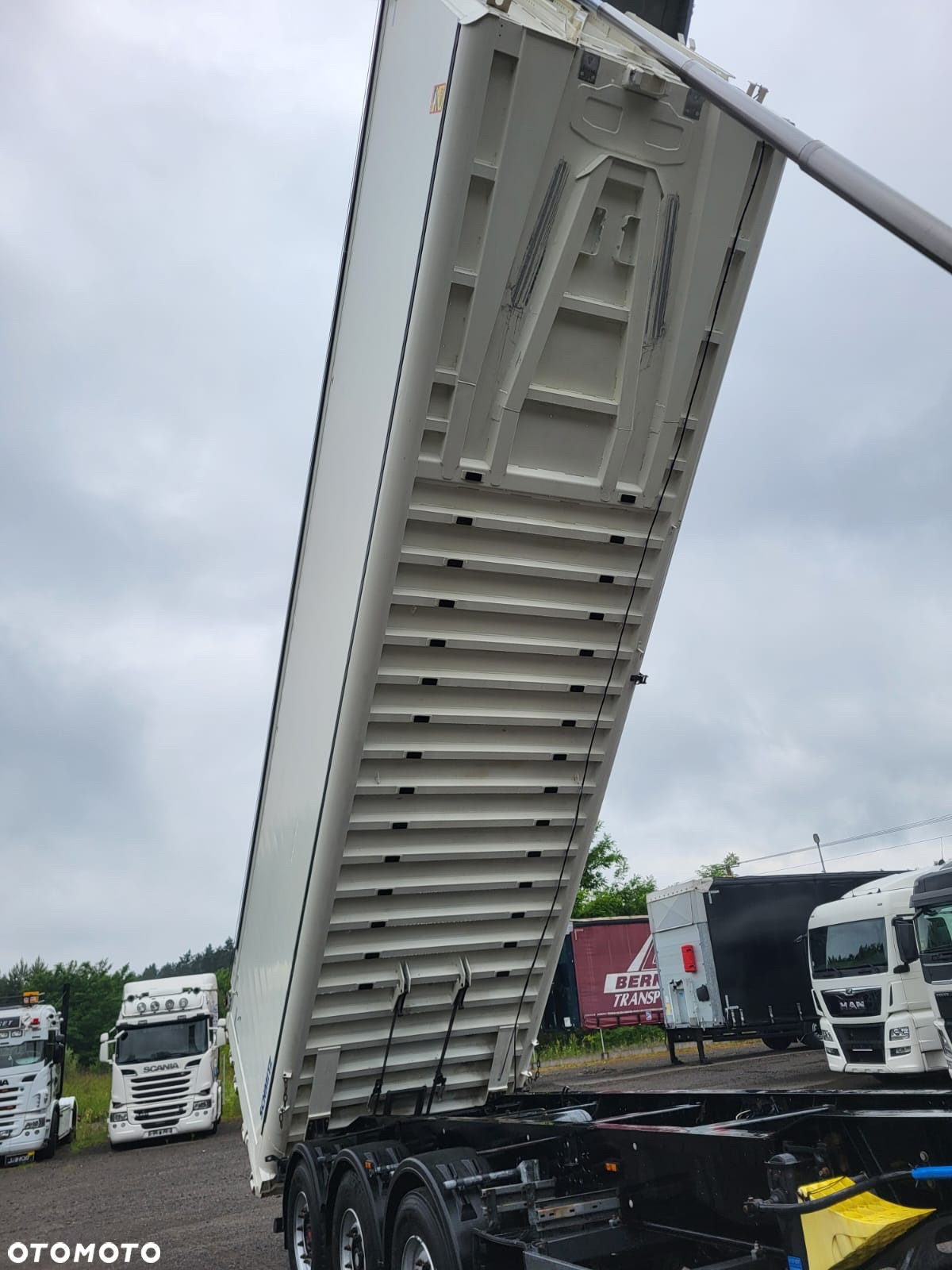 Schmitz Cargobull GOTHA SGF PODNOSZONA OŚ - 14