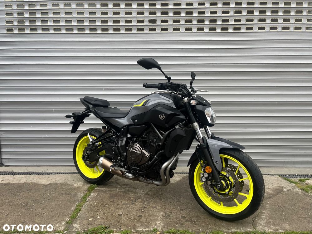 Yamaha MT - 28