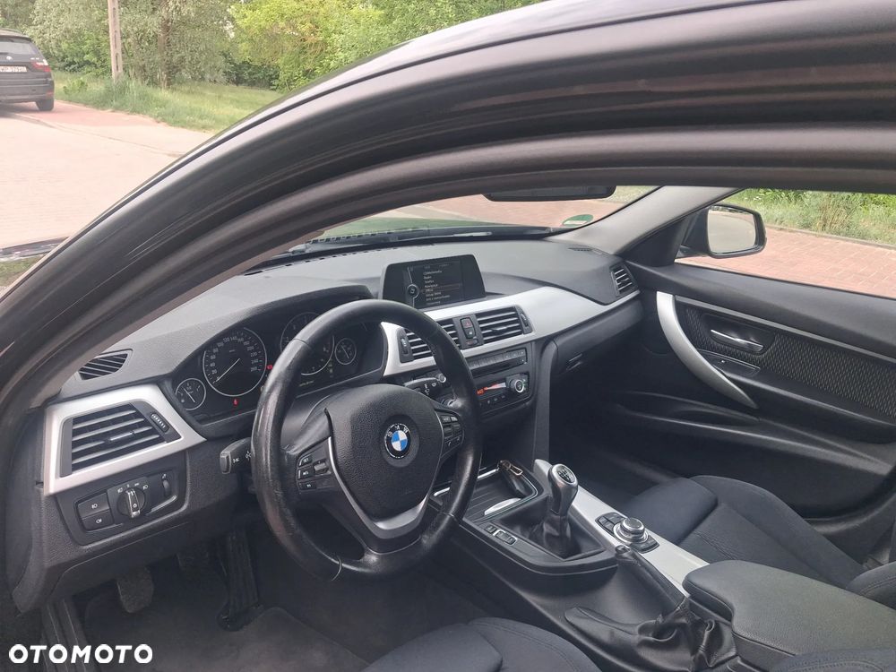 BMW Seria 3 318d Sport Line - 4